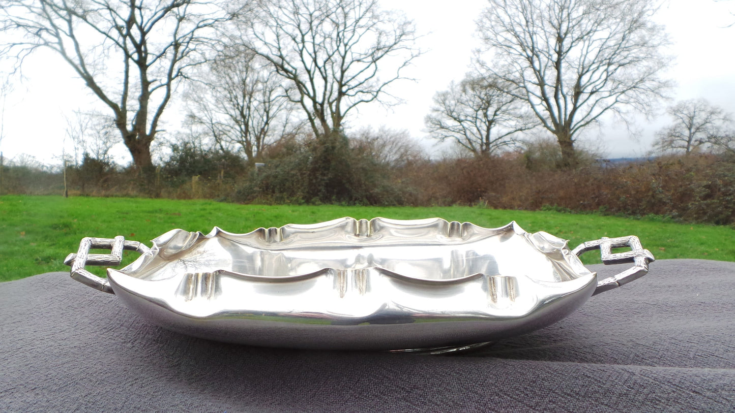 vintage Français Silver Plate Dish Fruit Bowl Quatre Pieds Beau Design Super Table Center Piece Français Bowl Silver Plaqué Bowl Estampillé RM 15