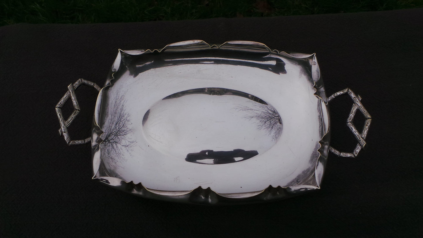 vintage Français Silver Plate Dish Fruit Bowl Quatre Pieds Beau Design Super Table Center Piece Français Bowl Silver Plaqué Bowl Estampillé RM 15