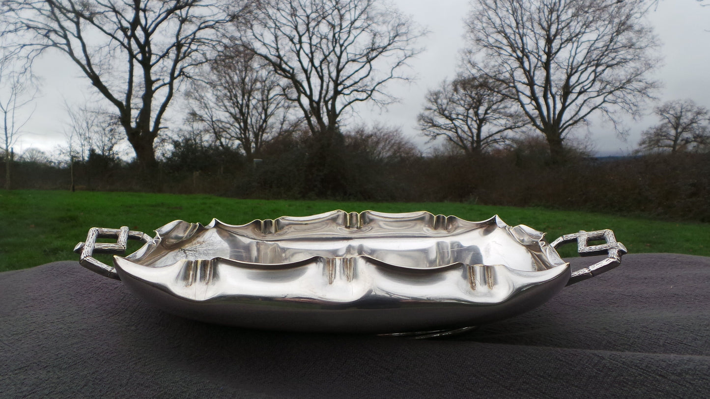 vintage Français Silver Plate Dish Fruit Bowl Quatre Pieds Beau Design Super Table Center Piece Français Bowl Silver Plaqué Bowl Estampillé RM 15