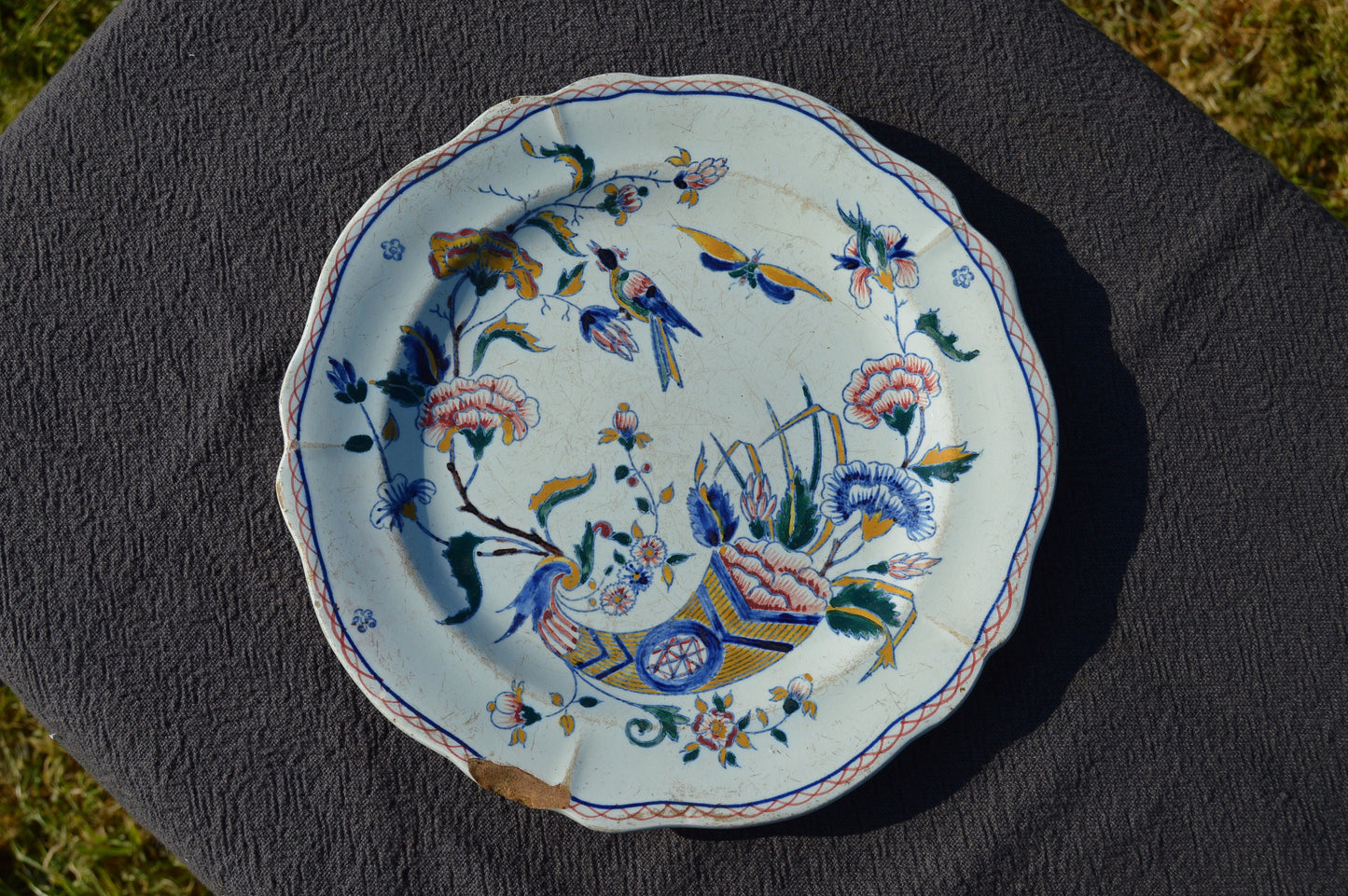 Gien Early Français Faience China Tin Glazed Ceramic Hand Painted Plate Années 1870 Corne d’abondance Corne d’Abondance Design Entièrement Marqué Authentique