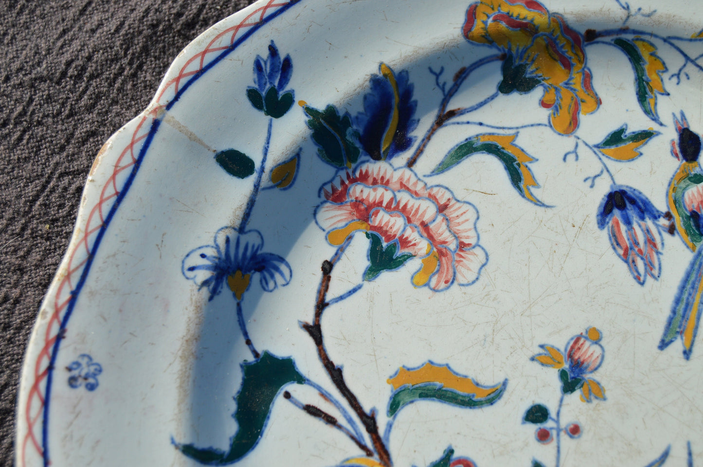 Gien Early Français Faience China Tin Glazed Ceramic Hand Painted Plate Années 1870 Corne d’abondance Corne d’Abondance Design Entièrement Marqué Authentique