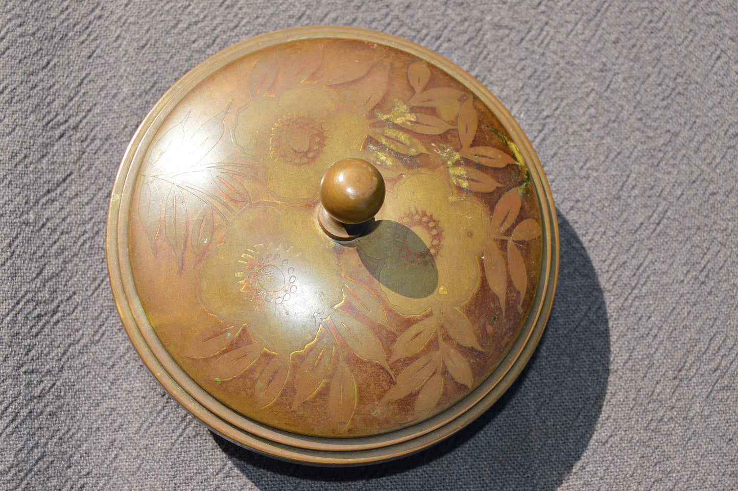 Français boîte à bijoux en cuivre/bronze avec incrustation en métal antique avec intérieur de couleur or boîte en bronze boîte à bagues à bijoux fabuleuse en métal