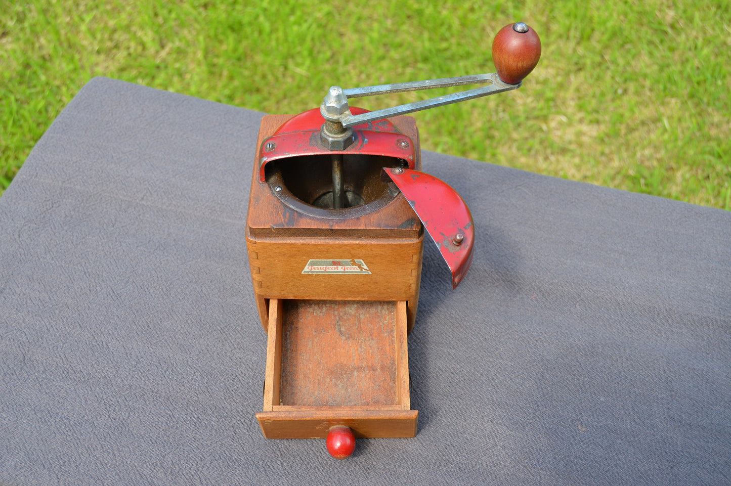 Vintage French Peugeot Bros Red Coffee Grinder Metal Handle Attachments Coffee Mill Fully Working Moulin à Café Enamel Coffee Bean Mill