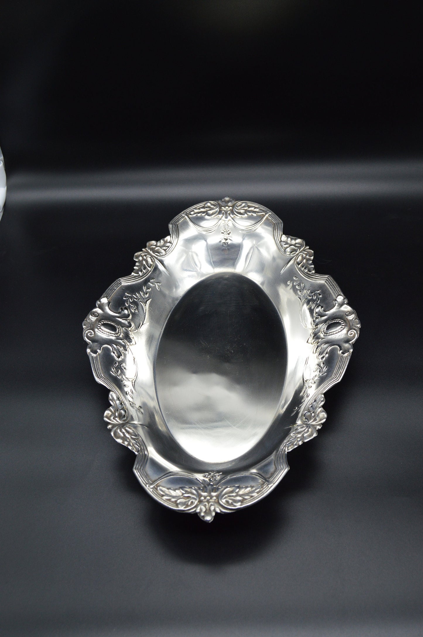 vintage Français Silver Plate Dish Fruit Bowl Marqué GH Beautiful Design Français Bowl Français Silver Plaqué Bowl France Made Dish