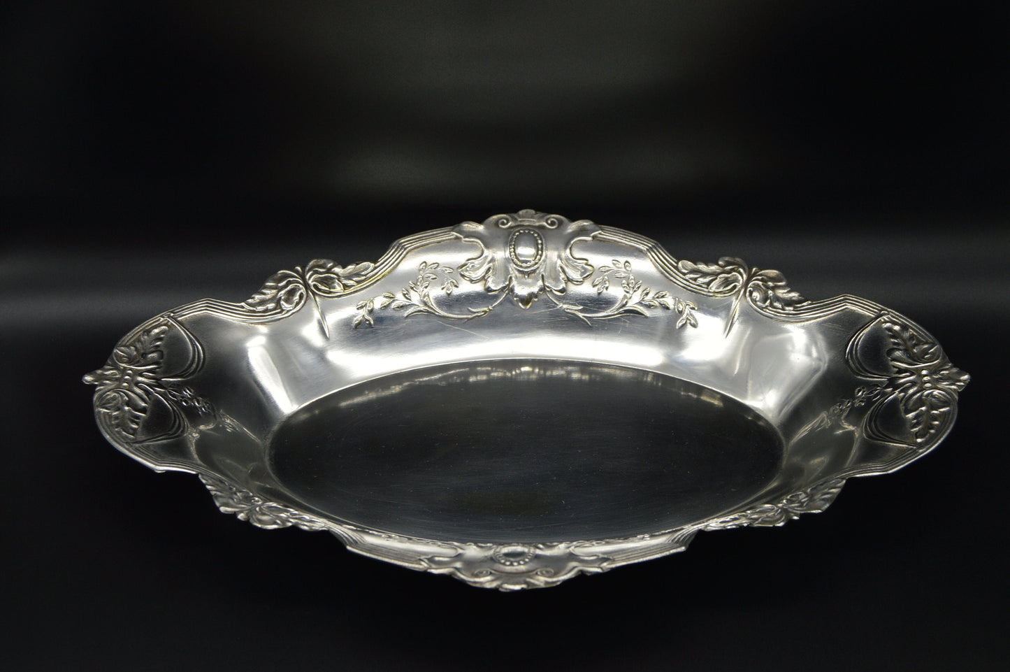 vintage Français Silver Plate Dish Fruit Bowl Marqué GH Beautiful Design Français Bowl Français Silver Plaqué Bowl France Made Dish