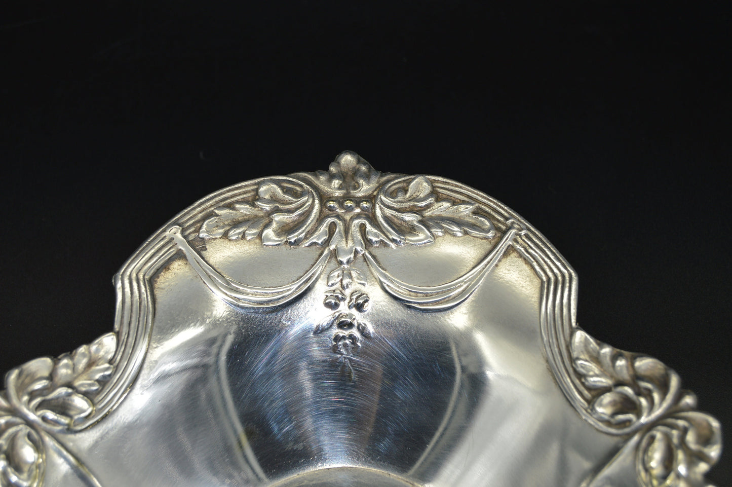 vintage Français Silver Plate Dish Fruit Bowl Marqué GH Beautiful Design Français Bowl Français Silver Plaqué Bowl France Made Dish
