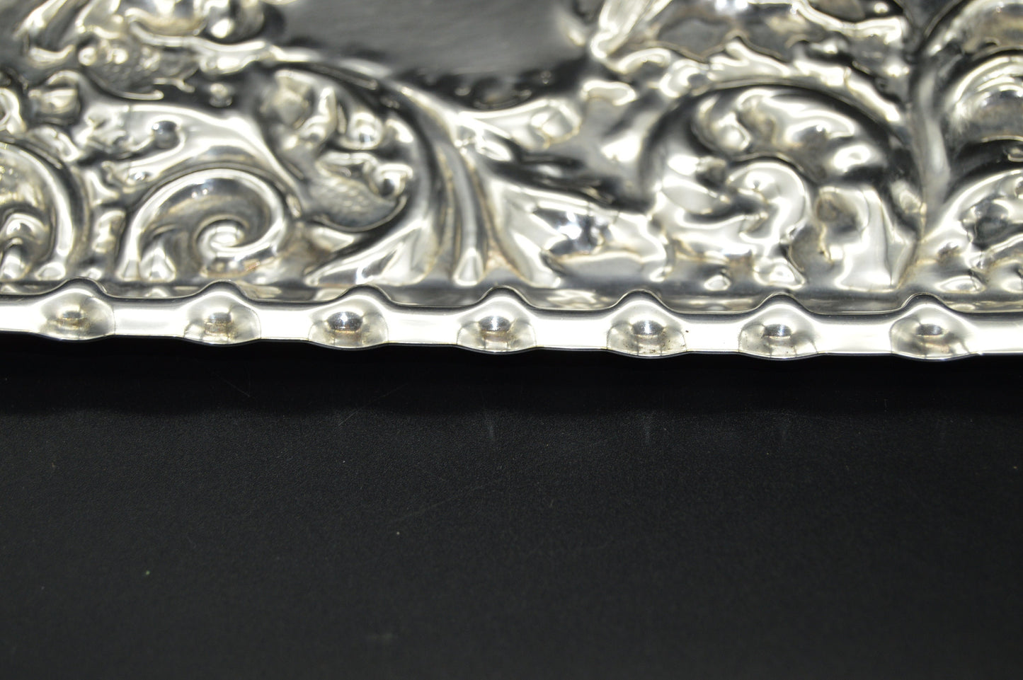 Plateau de service Assiette en argent Assiette de service Plateau à cartes Plaqué argent français Marqué MC Plateau plaqué argent Bosses mineures