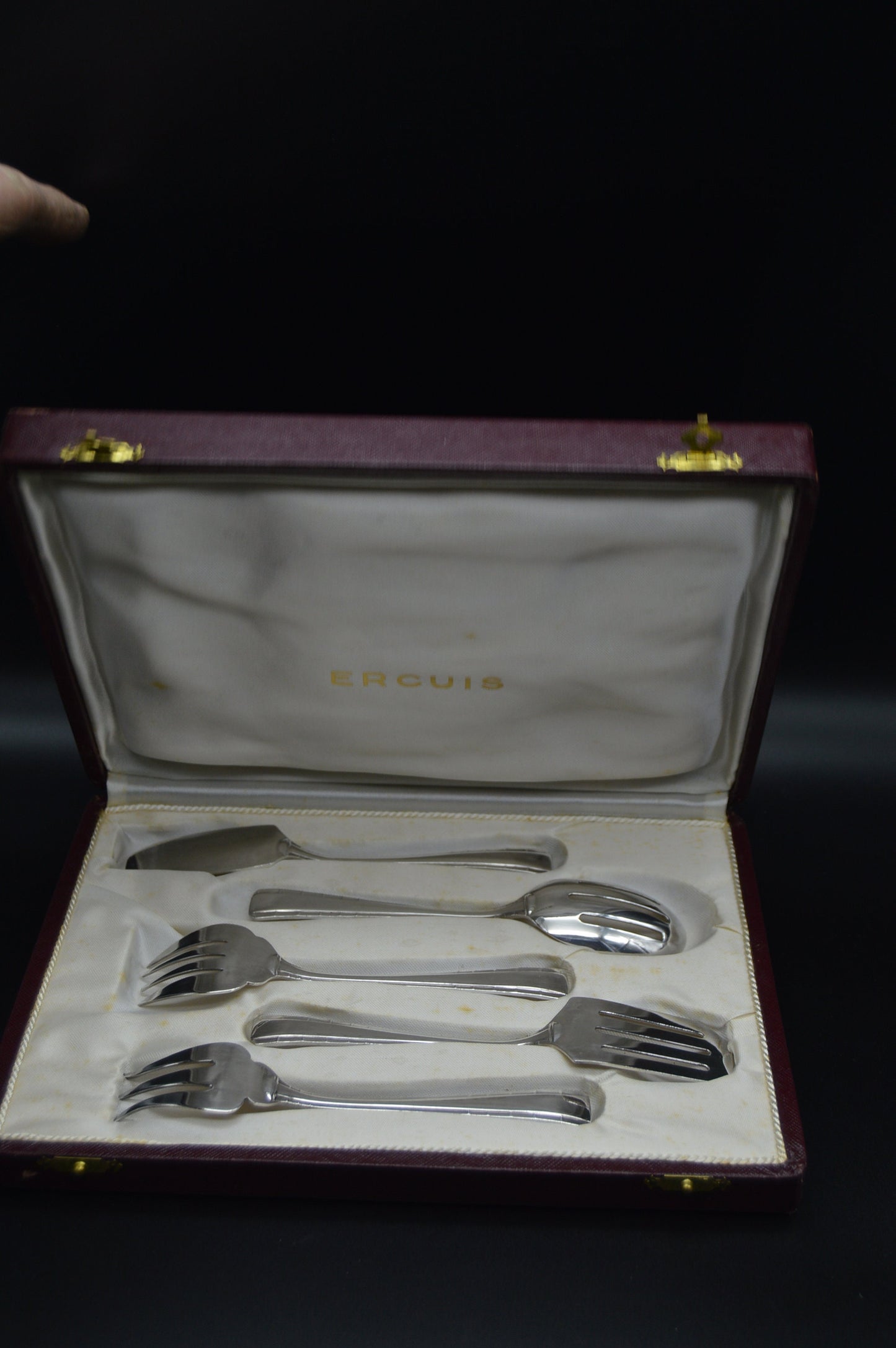 Ercuis Silver Plated 'Metaille Blanc' Boxed Hors d'Oeuvres Buffet Sweet Servers Spoon Knife Shovel Forks Five Piece Ercuis of Paris Boxed