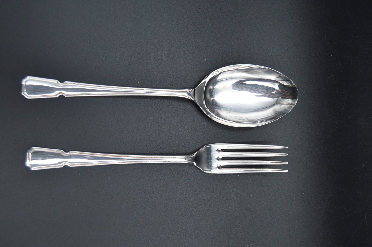 Fourchette et cuillère de service Dupon D'Isigny Plaqué Argent 'Métaille Blanc' Coffret Fourchette et Cuillère Marqué Design Bon État Boîte Portée