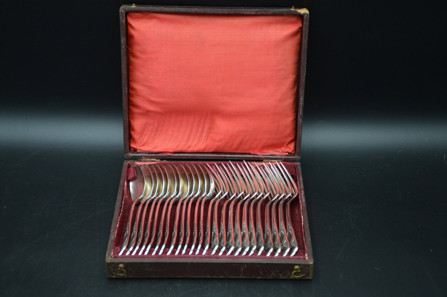 Ercuis 12 Forks and 12 Spoons Boxed Entremets/Dessert French Silver Plated Marked Ercuis Cutlery Flatware Good Antique Condition Boxed Worn