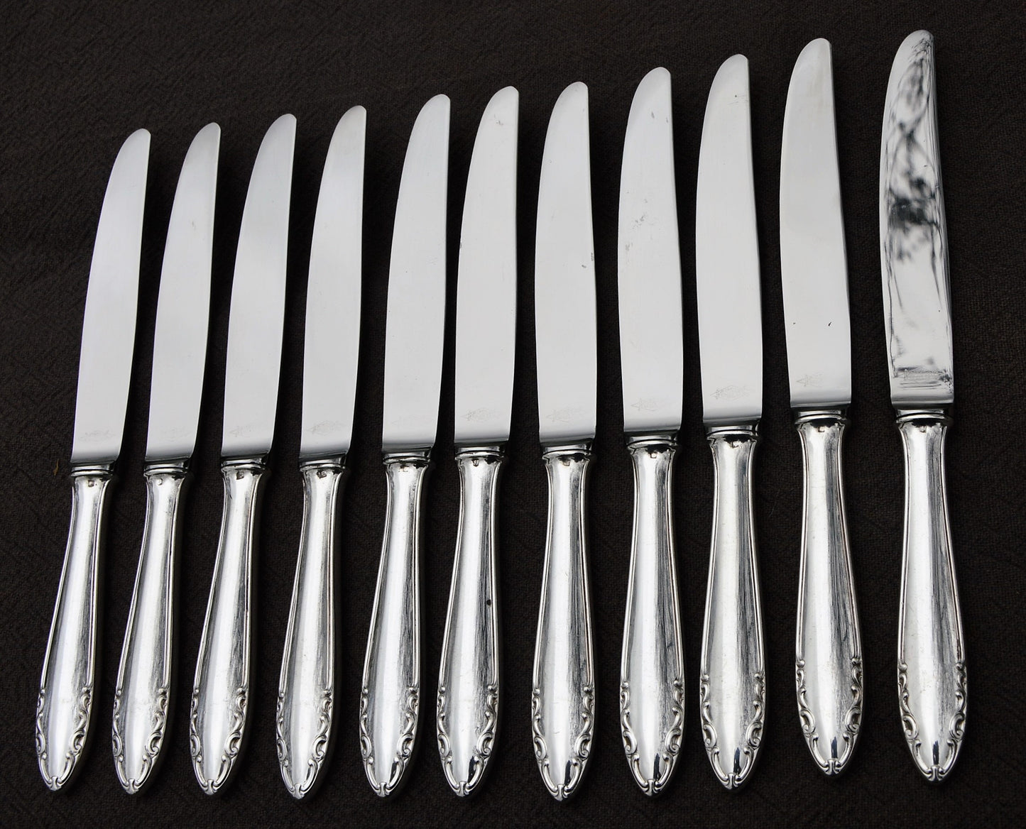 Voglux 11 Knives French Silver Plated Marked VL Voglux Steel Blades Vintage France Cutlery Flatware French Artisan Paris 3