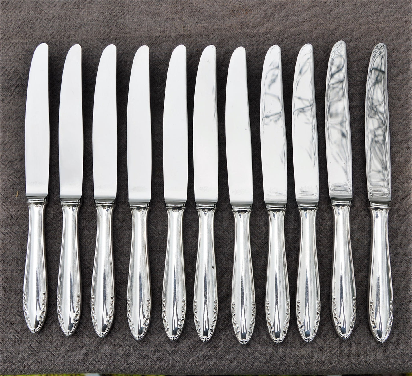 Voglux 11 Knives French Silver Plated Marked VL Voglux Steel Blades Vintage France Cutlery Flatware French Artisan Paris 3