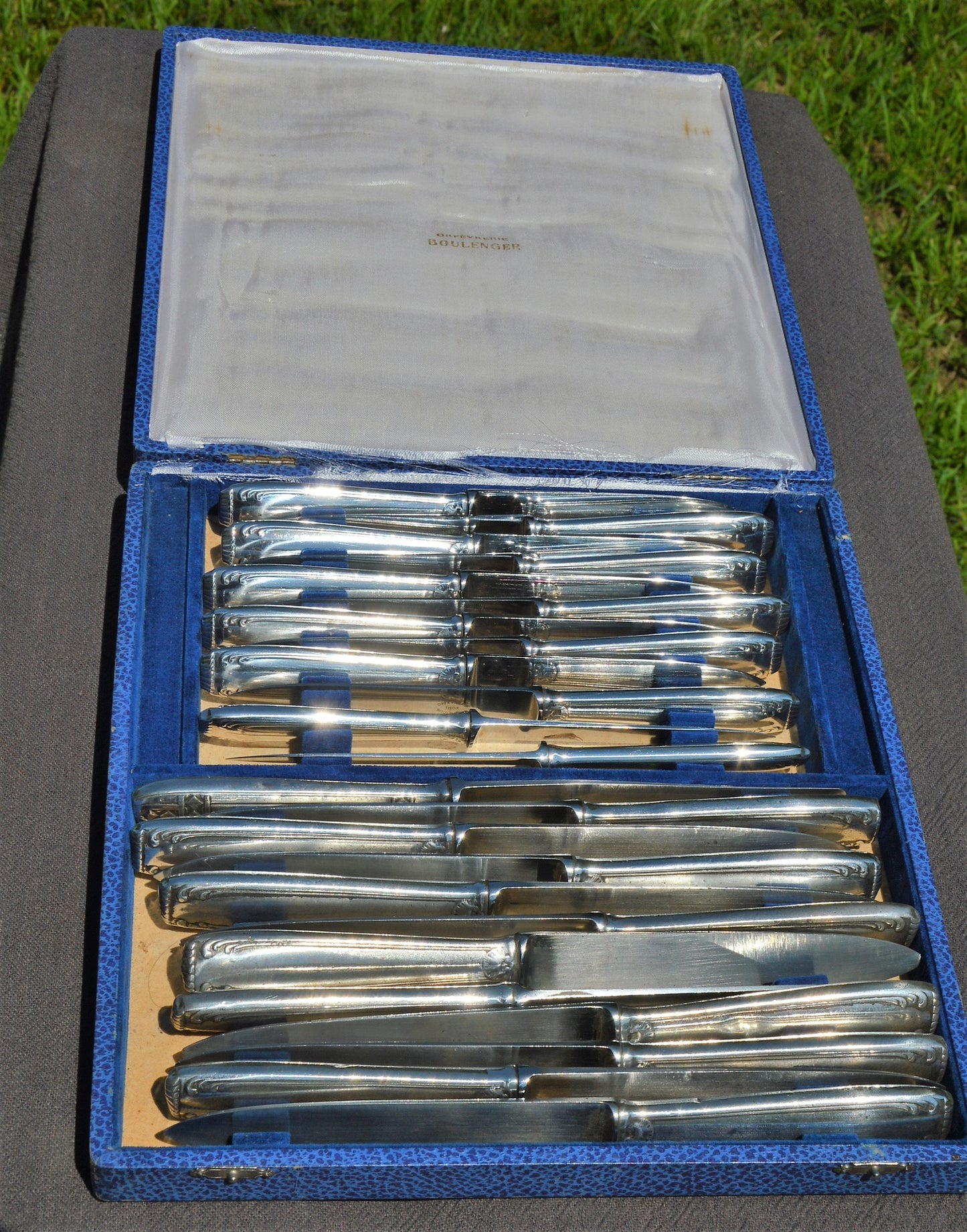 Boulanger 23 + 1 Knives Carbon Steel French Silver Plated Marked Vintage Cutlery Flatware Dinner Knives Dessert Knives 24 Boxed Knives