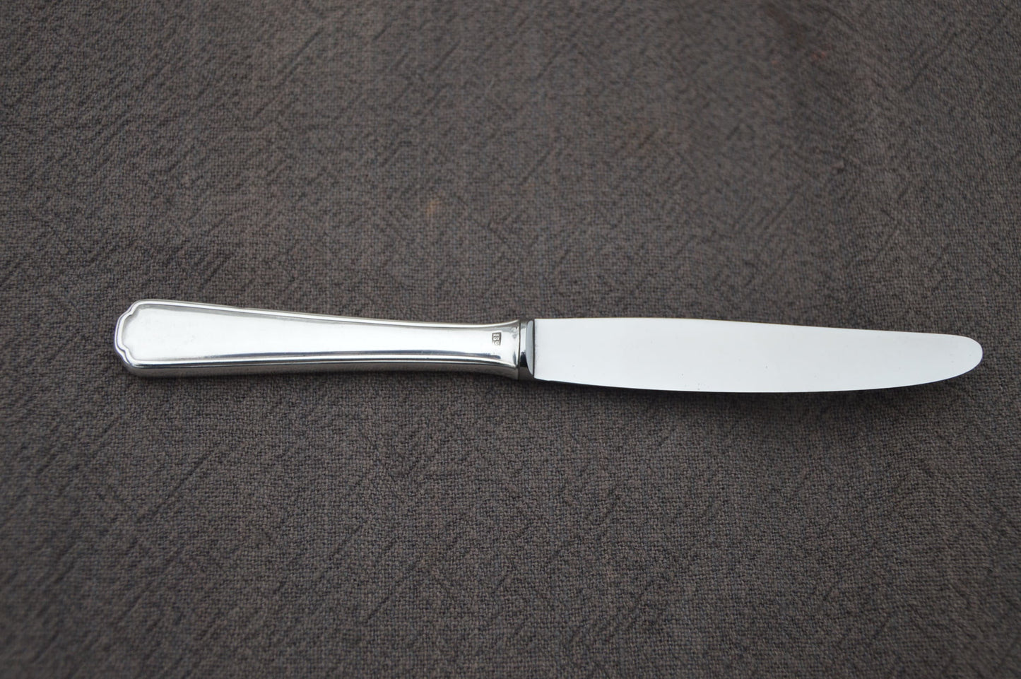 Ercuis 'Metaille Blanc' Silver Plated Set of 12 Lucheon Side Plate Knives Made by Ercuis 12 Twelve Super Knife Set Marked Ercuis Paris