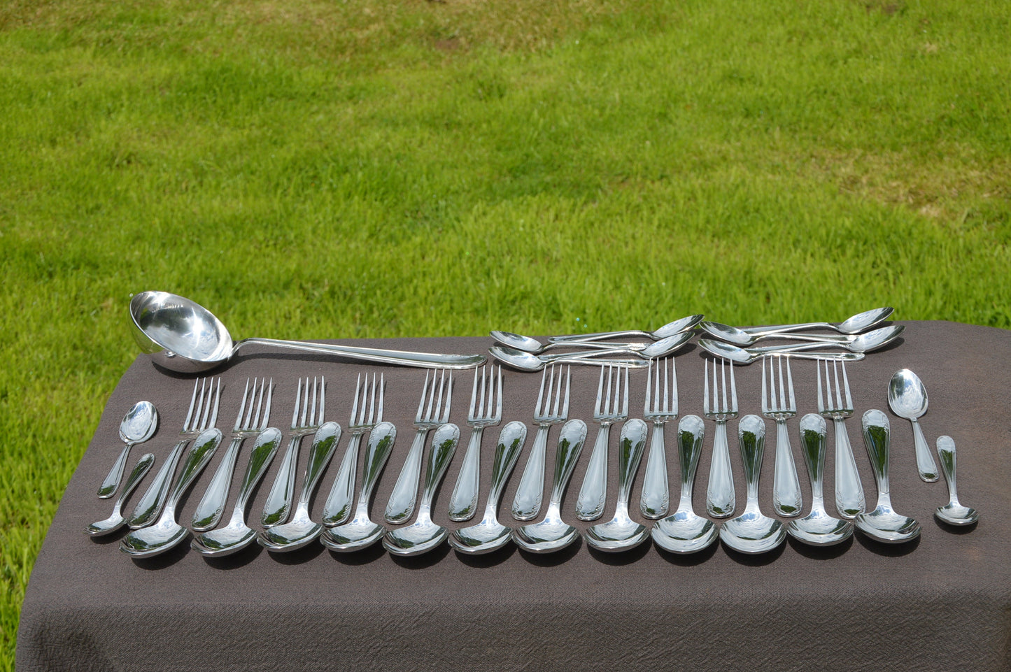 Couronne en boîte fourchettes cuillères louche entièrement marquée Couronne a Christofle Company Marque 1935-1983 Français Silver Plate Cutlery Boxed