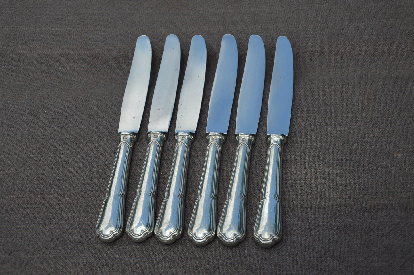 Ercuis Silver Plated 'Metaille Blanc' Set of 6 Knives Made by Ercuis of Paris 6 Six Super Knife Set Marked Ercuis Paris Some Minor Dents