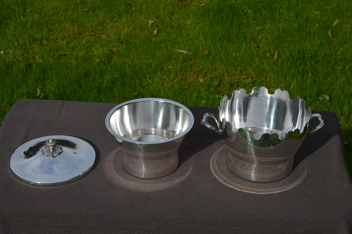 Christofle 1931-1975 Collection Gallia 'Metaille Blanc' Ice Bucket with Insert Real Luxury Made by Christofle of Paris Monteith Silver Plate