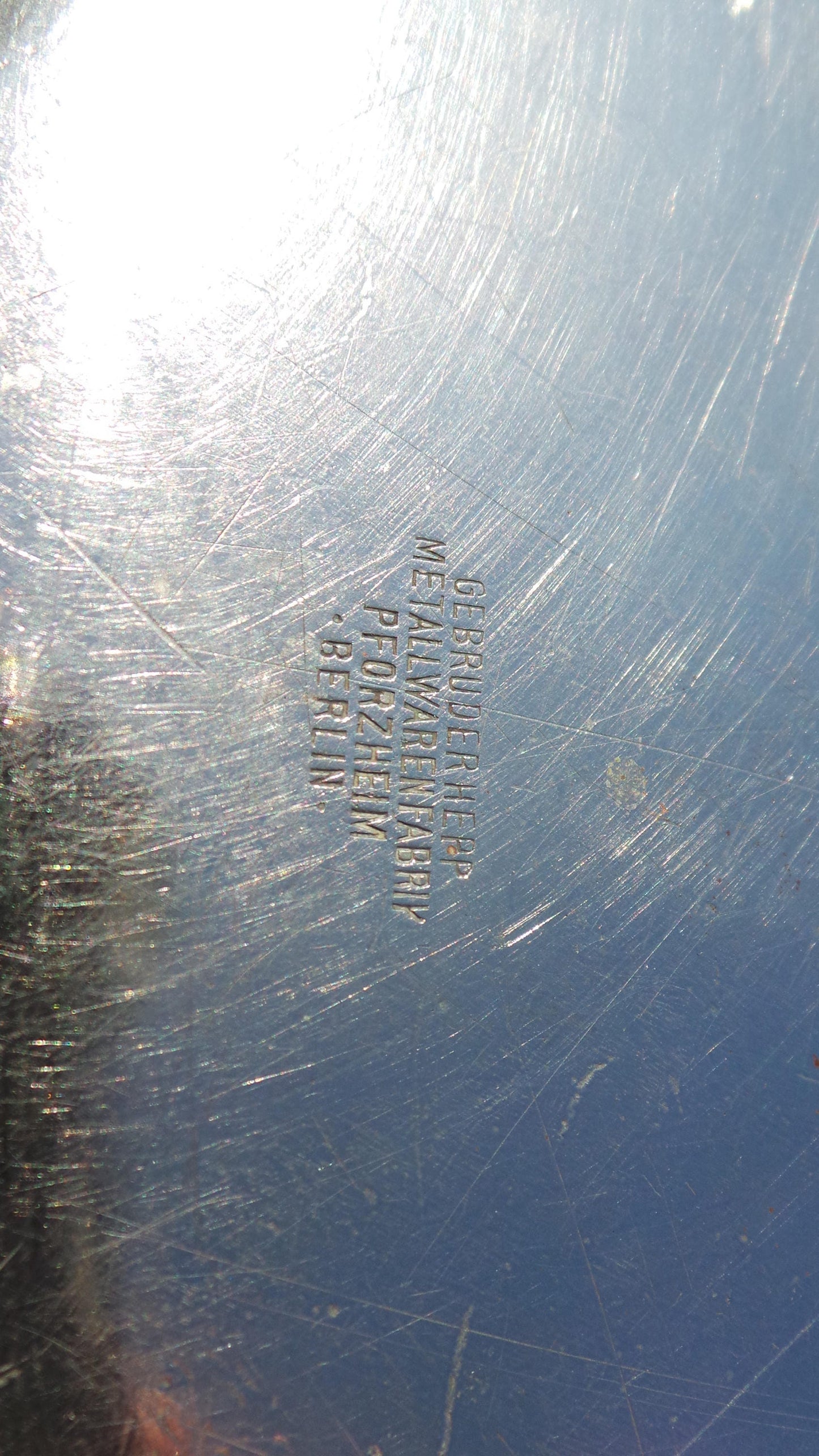 Grande assiette plaquée argent Berlin Made Gebruder Hepp Metallwarenfabrik Pfersheim Berlin SilverPlated Plate 84471 Villars Palace Platter Allemagne