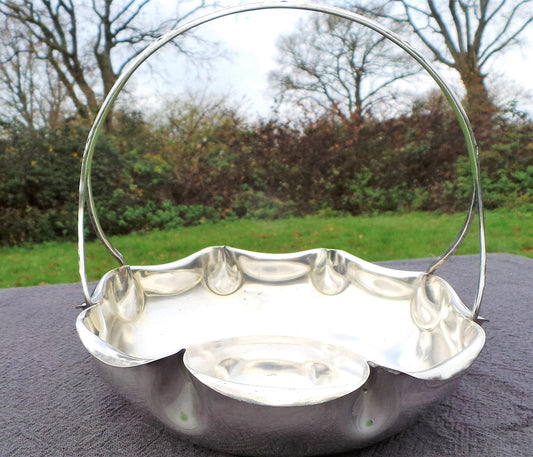 vintage Français Silver Plate Dish Fruit Bowl Bon Bon Beautiful Design Hooped Basket Super Table Center Piece Français Bowl Silver Plaqué Basket