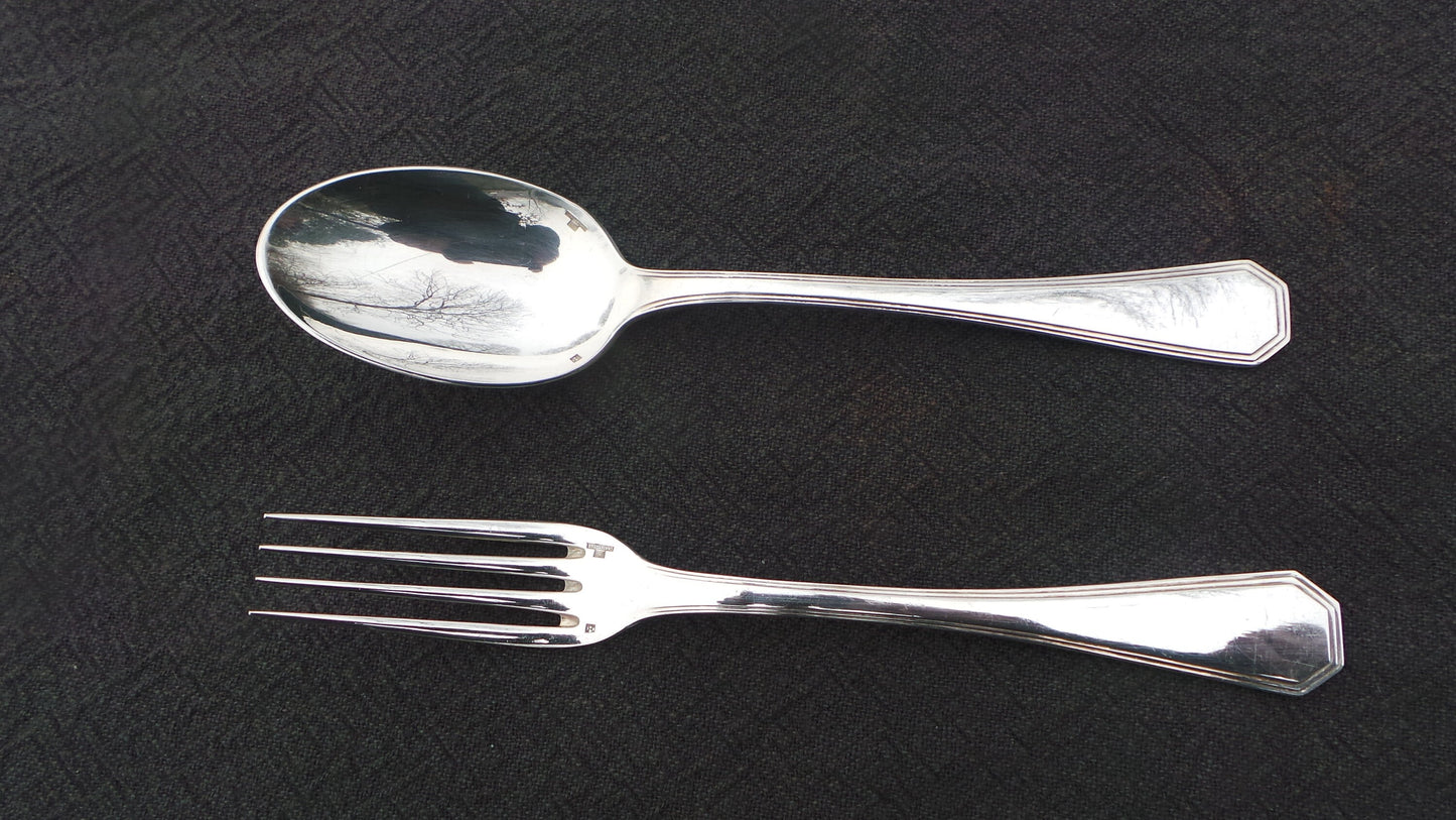 Christofle Cuillère et Fourchette En Boîte Bonne Taille Français Argent Plaqué Marqué Christofle vintage Christofle 1935-1983 Couverts Couverts