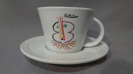 Tasse et soucoupe Picasso entièrement signées Picasso réalisées sous licence par MMI Tognana Priam. Le Noble Vieillard, 1961 ©Succession Picasso Paris