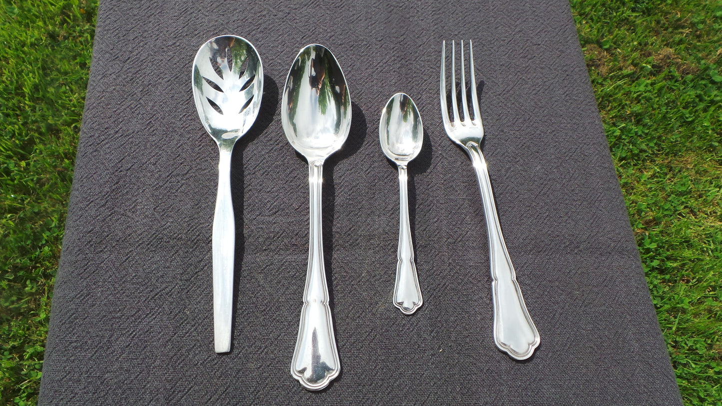 Ercuis Argent Plaqué 'Métaille Blanc' Boîte Cuillère à Café, Fourchette et Cuillère Bonus Cuillère à Fruits Véritable Luxe Fabriqué par Ercuis de Paris