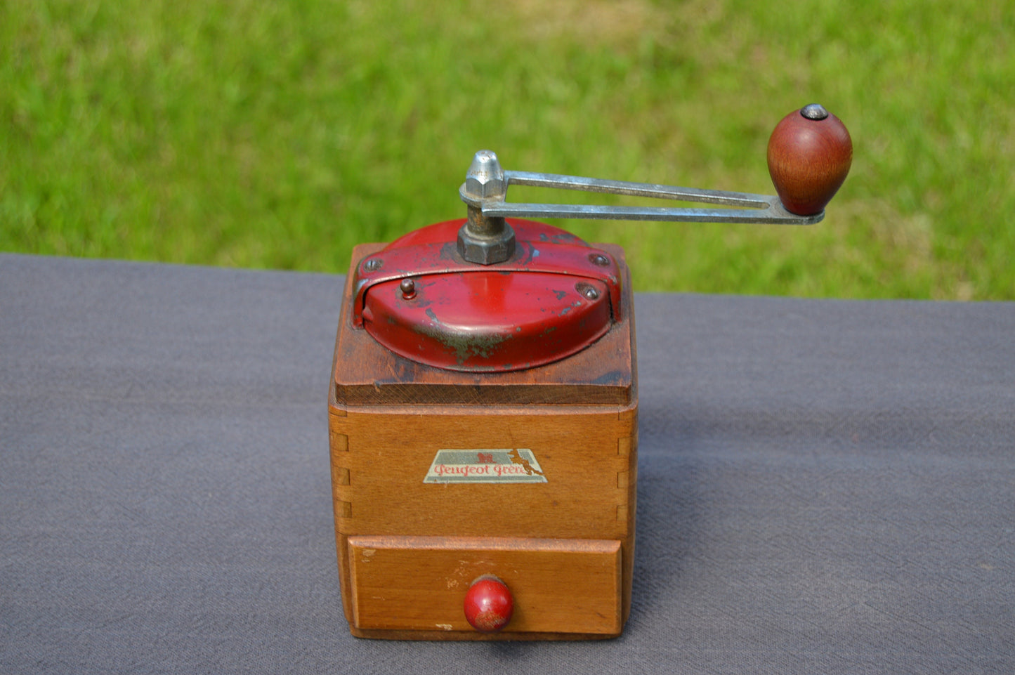 Vintage French Peugeot Bros  Red Coffee Grinder Metal Handle Attachments Coffee Mill Fully Working Moulin à Café Enamel Coffee Bean Mill