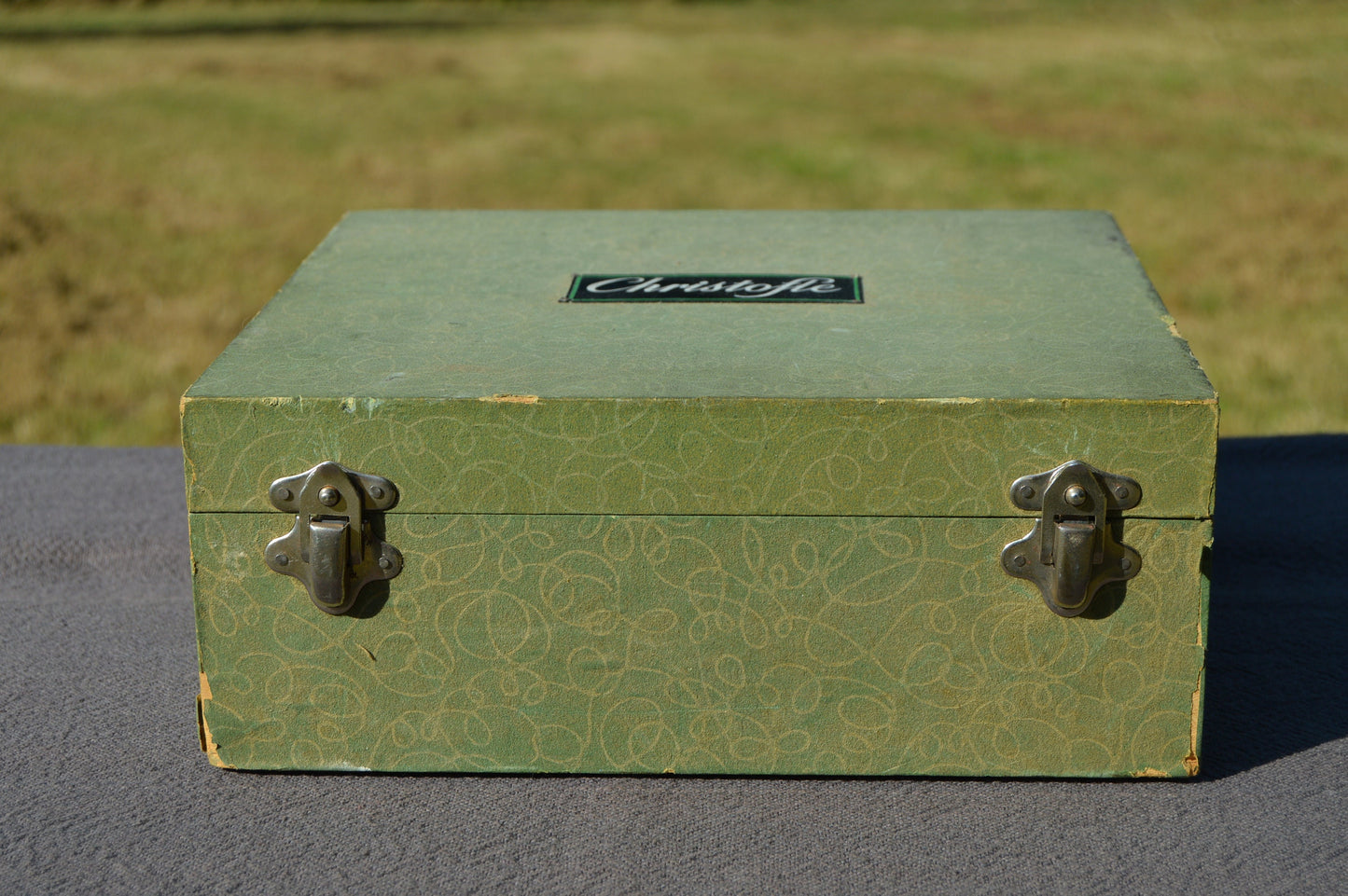 Christofle Ensemble de nettoyage antique Français antique en argent dans une boîte de composés de tissu et d'éponge décorative à usage uniquement pièce de musée