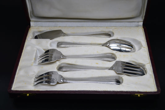 Ercuis Silver Plated 'Metaille Blanc' Boxed Hors d'Oeuvres Buffet Sweet Servers Spoon Knife Shovel Forks Five Piece Ercuis of Paris Boxed