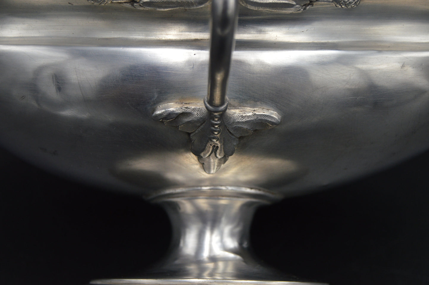 Plaqué argent 'Métaille Blanc' Tazza Bonbon Dish Sauce Boat Serving Dish Real Luxury Made by Armand Fresnais 1877-1927 Paris Wear