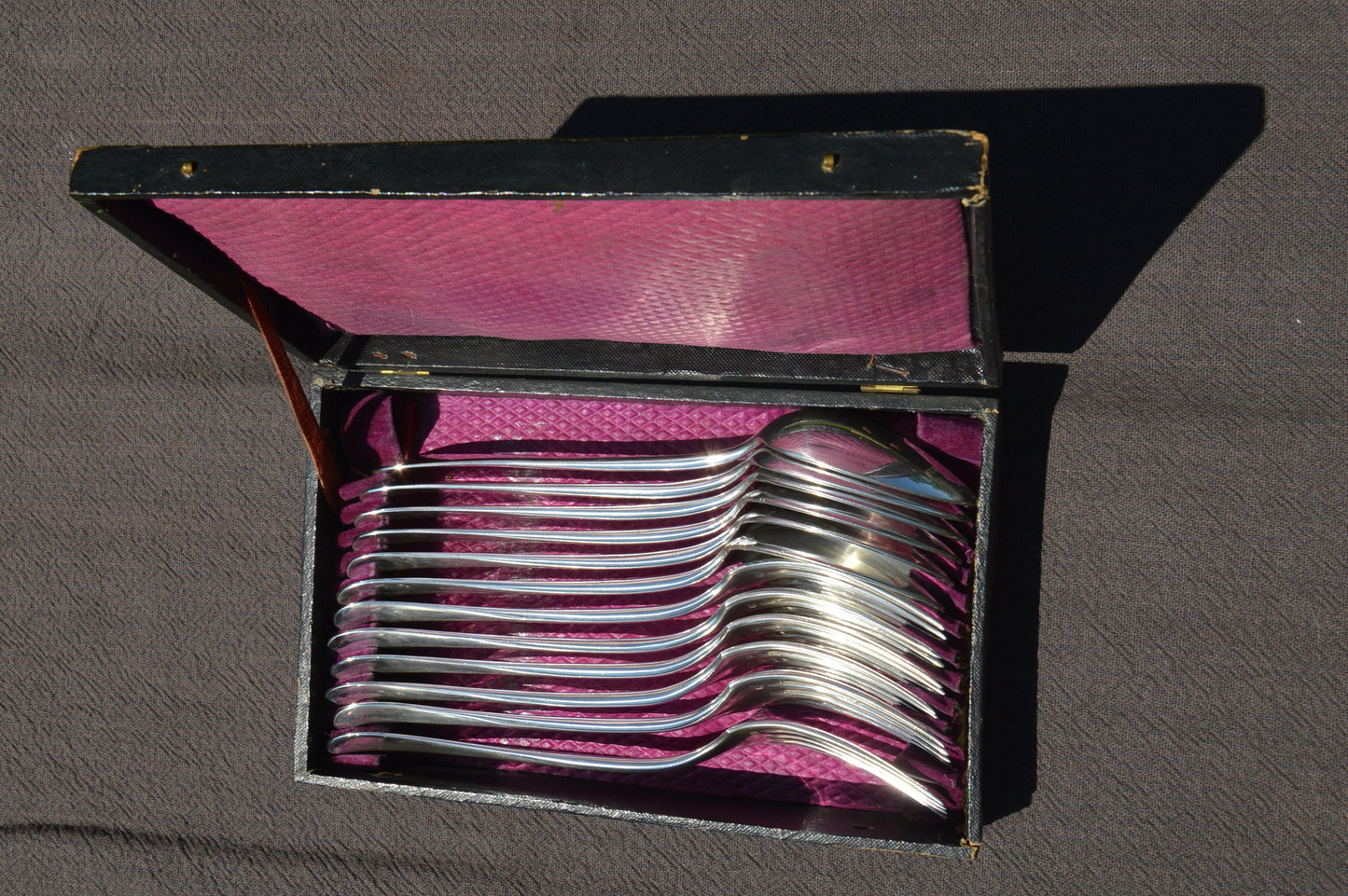 Alfenide 6 fourchettes et 6 cuillères en boîte Entremets/Dessert Français Argent Plaqué Marqué Alfenide Cutlery Flatware 1881-1931 5101 Baguette Pattern