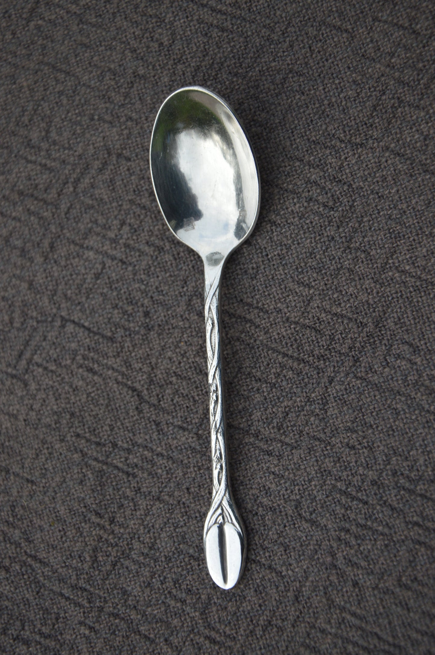 Cuillères en boîte plaquées argent Antique Français Bundle de 11 cuillères à café plaquées argent « Métaille Blanc » avec qualité de fleuron de haricot