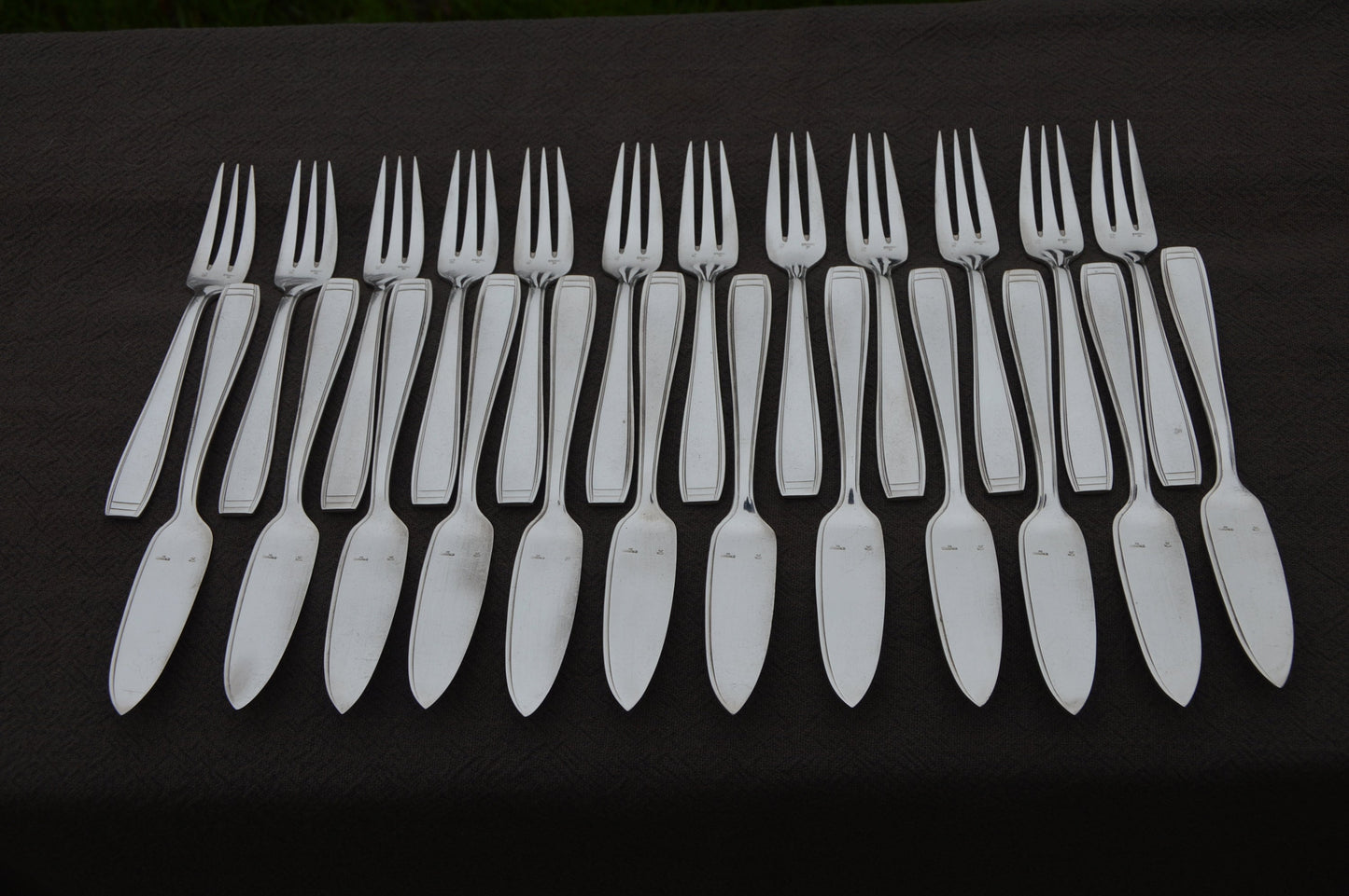 Ercuis 12 Forks and 12 Knives Boxed Fish Knives Forks Silver Plated Marked Ercuis Cutlery Flatware Good Antique Condition