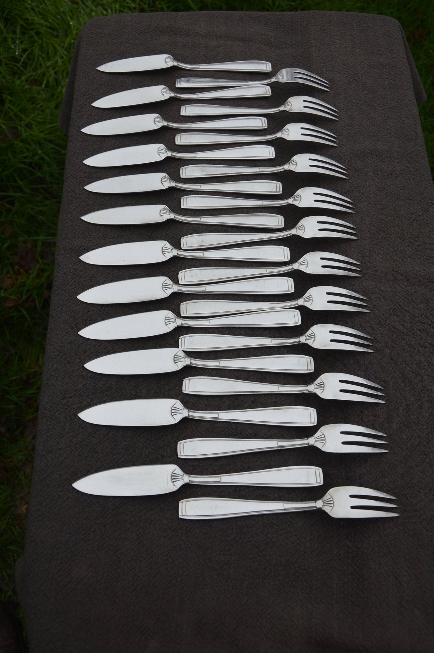 Ercuis 12 Forks and 12 Knives Boxed Fish Knives Forks Silver Plated Marked Ercuis Cutlery Flatware Good Antique Condition