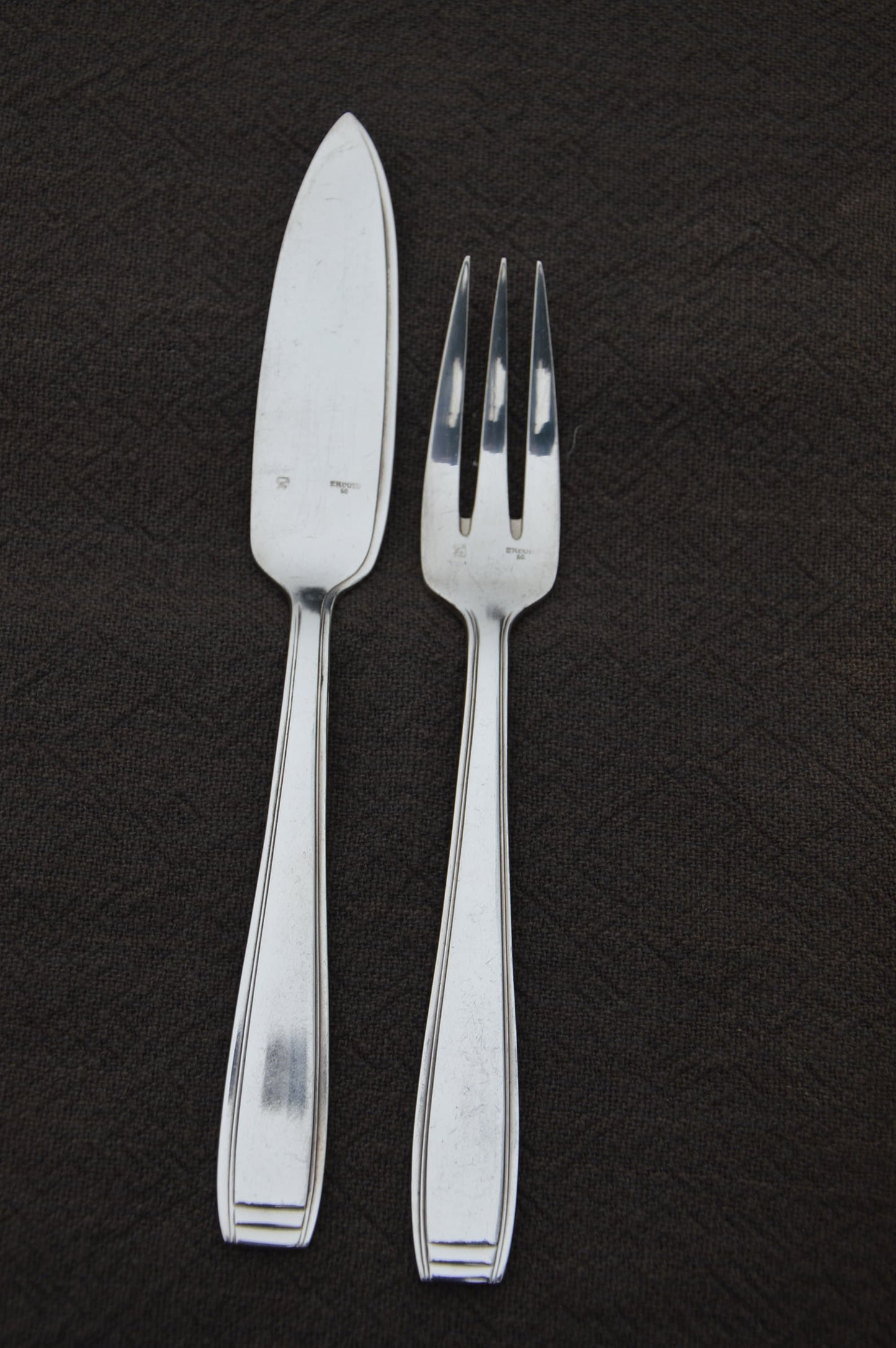 Ercuis 12 Forks and 12 Knives Boxed Fish Knives Forks Silver Plated Marked Ercuis Cutlery Flatware Good Antique Condition