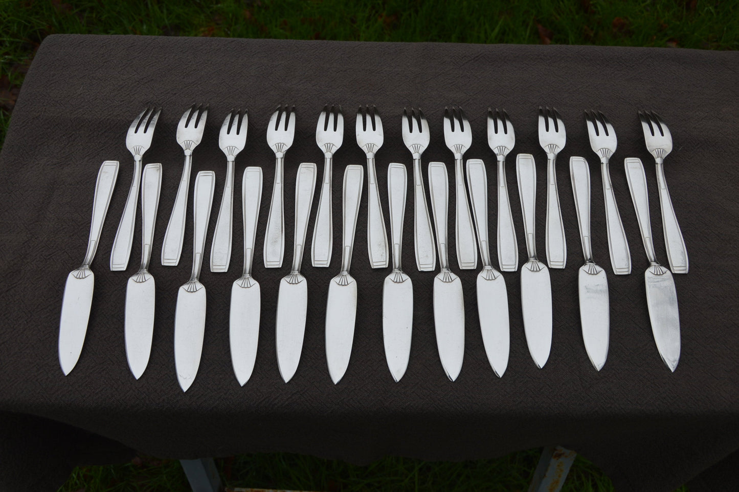 Ercuis 12 Forks and 12 Knives Boxed Fish Knives Forks Silver Plated Marked Ercuis Cutlery Flatware Good Antique Condition