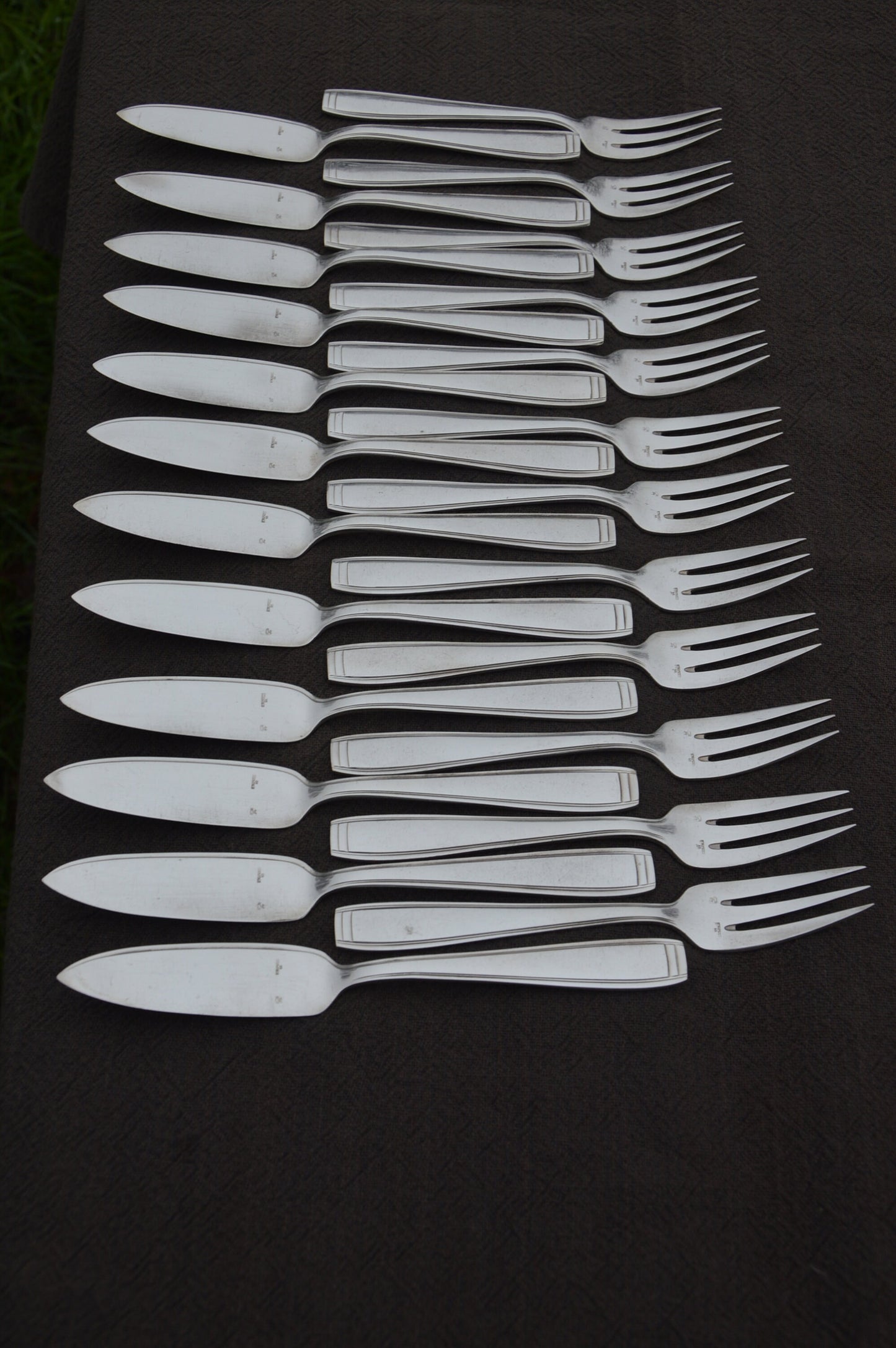 Ercuis 12 Forks and 12 Knives Boxed Fish Knives Forks Silver Plated Marked Ercuis Cutlery Flatware Good Antique Condition