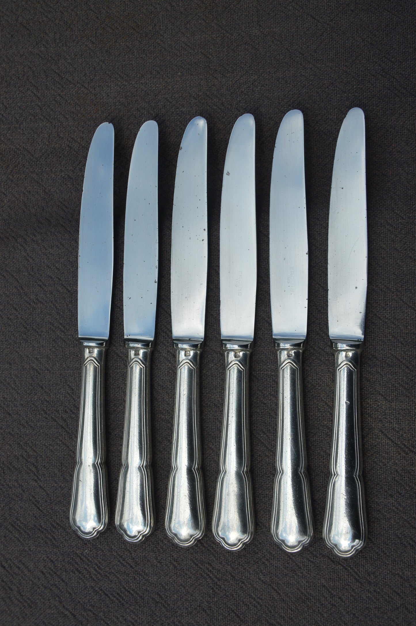 Ercuis Silver Plated 'Metaille Blanc' Set of 6 Knives Made by Ercuis of Paris 6 Six Super Knife Set Marked Ercuis Paris Some Minor Dents