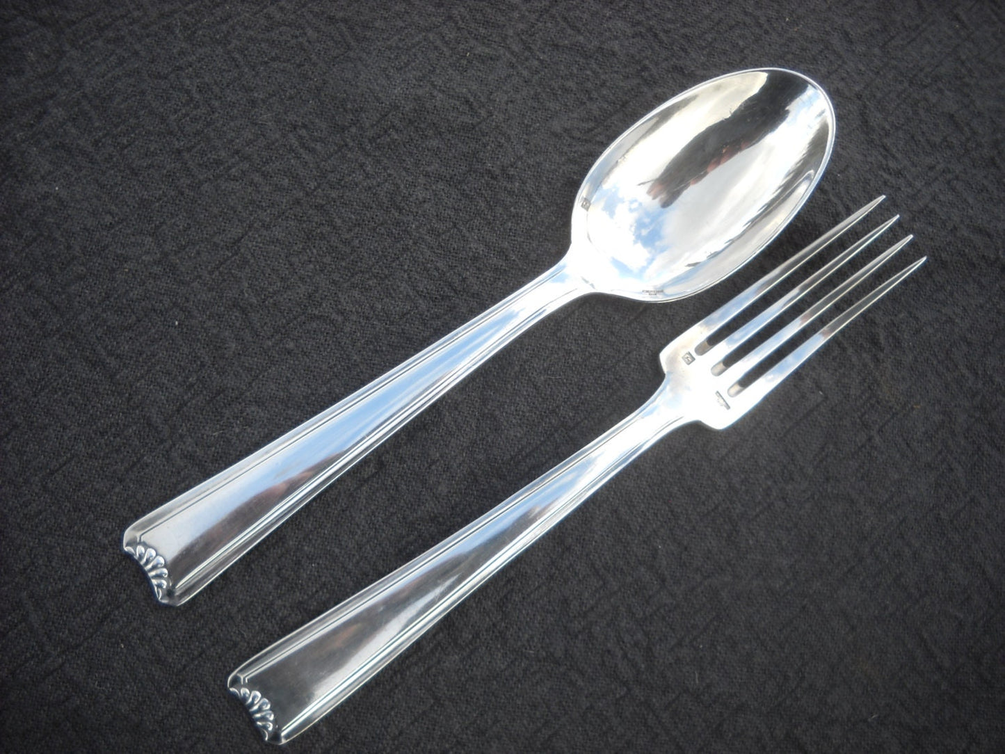 Ercuis Argent Plaqué « Métaille Blanc » Boîte fourchette et cuillère – Véritable luxe vendu au détail par Milliaud Fils Le Havre Fabriqué par Ercuis de Paris