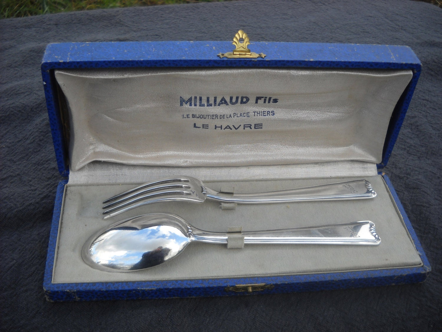 Ercuis Argent Plaqué « Métaille Blanc » Boîte fourchette et cuillère – Véritable luxe vendu au détail par Milliaud Fils Le Havre Fabriqué par Ercuis de Paris