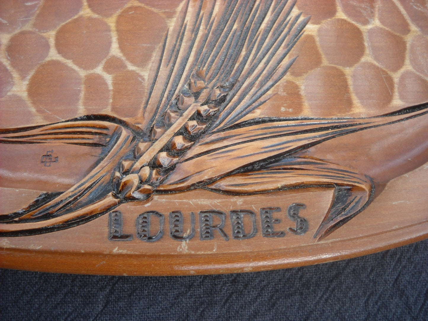 Lourdes Solid Wood Vintage French Bread Serving Board with Traditional Motto ' Give Us Our Daily Bread' 'Donnez Nous Notre Pain Quotidien'